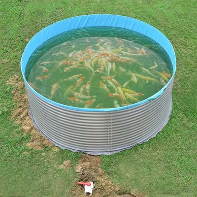 6M （D）*1.2M （H）電流を通されたシートの屋外の魚飼育用の水槽が付いている地上の防水シートの魚のいる池の上で