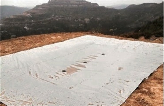 山岳地域 雨水を集め 持続可能な農業ソリューションのための水貯蔵タンク